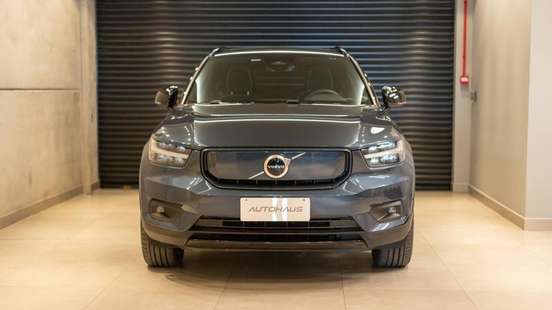 VOLVO-XC40-2021