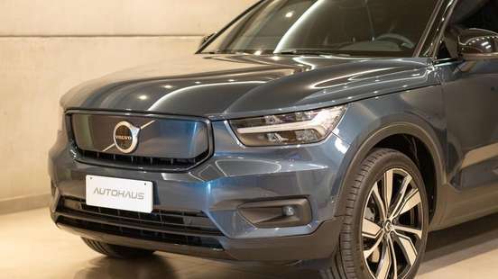 VOLVO-XC40-2021