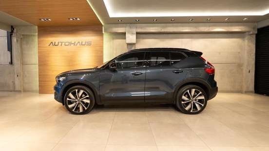 VOLVO-XC40-2021