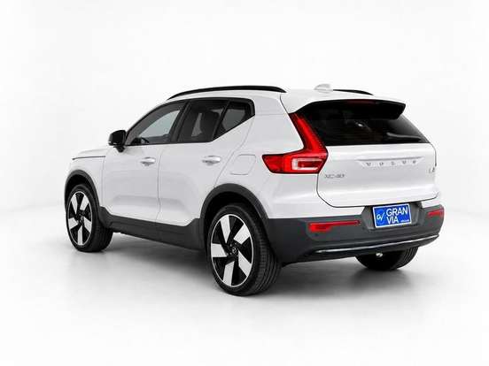 VOLVO-XC40-2023