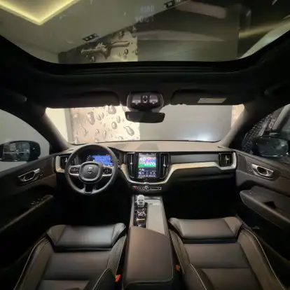 VOLVO-XC60-2023