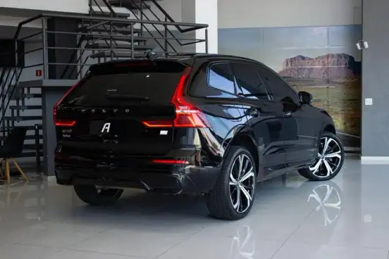 VOLVO-XC60-2023