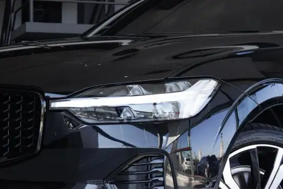 VOLVO-XC60-2023