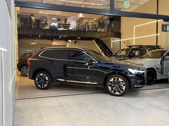 VOLVO-XC60-2025