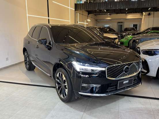 VOLVO-XC60-2025