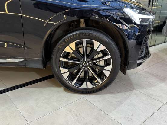 VOLVO-XC60-2025