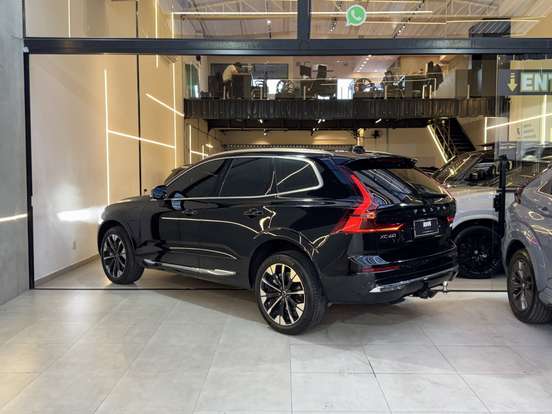 VOLVO-XC60-2025