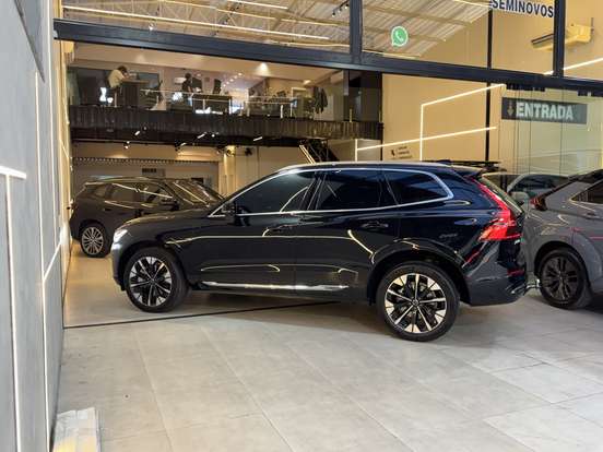 VOLVO-XC60-2025