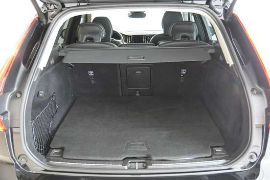 VOLVO-XC60-2022
