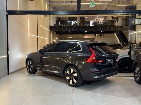 VOLVO-XC60-2023