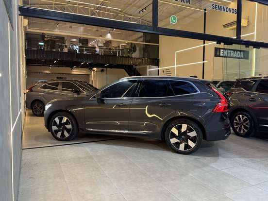 VOLVO-XC60-2023