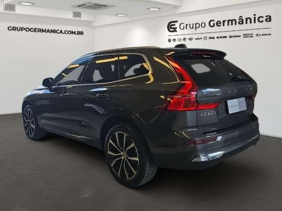 VOLVO-XC60-2023