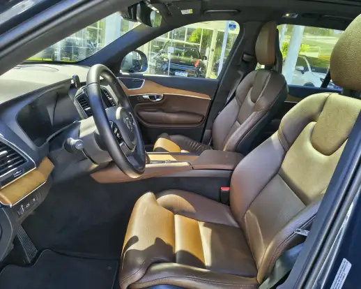 VOLVO-XC90-2021