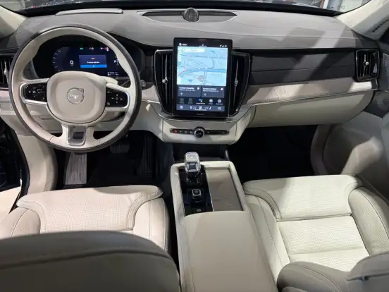 VOLVO-XC90-2025