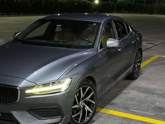 VOLVO-S60-2.0 T4 MOMENTUM GASOLINA 4P AUTOMÁTICO VOLVO-S60-2019
