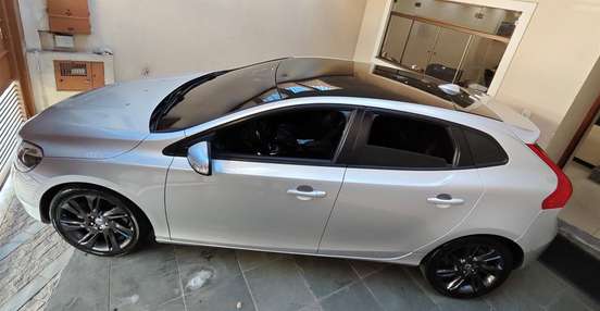 VOLVO-V40-2013