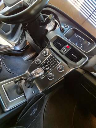 VOLVO-V40-2013