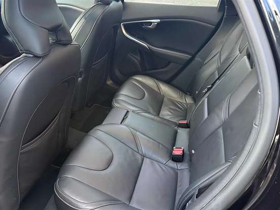 VOLVO-V40-2.0 T5 R-DESIGN GASOLINA 4P AUTOMÁTICO VOLVO-V40-2018