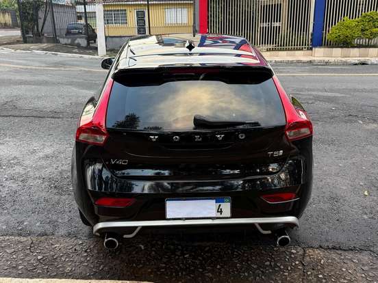 VOLVO-V40-2.0 T5 R-DESIGN GASOLINA 4P AUTOMÁTICO VOLVO-V40-2018