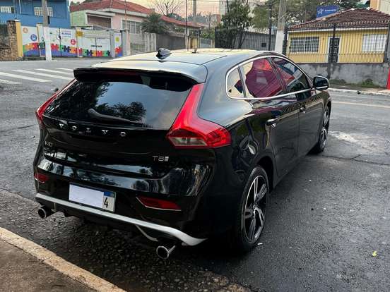 VOLVO-V40-2.0 T5 R-DESIGN GASOLINA 4P AUTOMÁTICO VOLVO-V40-2018