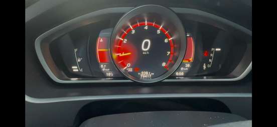 VOLVO-V40-2018