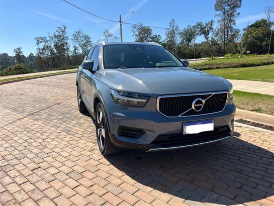 VOLVO-XC40-2020