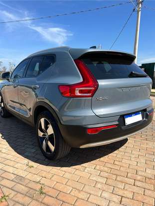 VOLVO-XC40-2020