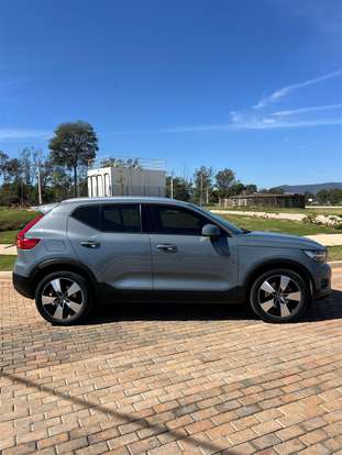 VOLVO-XC40-2020