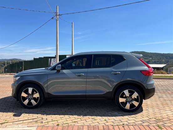VOLVO-XC40-2020