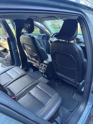 VOLVO-XC40-2020