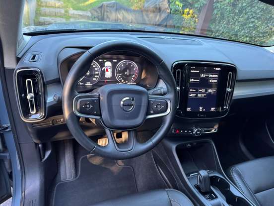VOLVO-XC40-2.0 T4 GASOLINA MOMENTUM GEARTRONIC VOLVO-XC40-2020