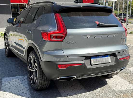VOLVO-XC40-2018