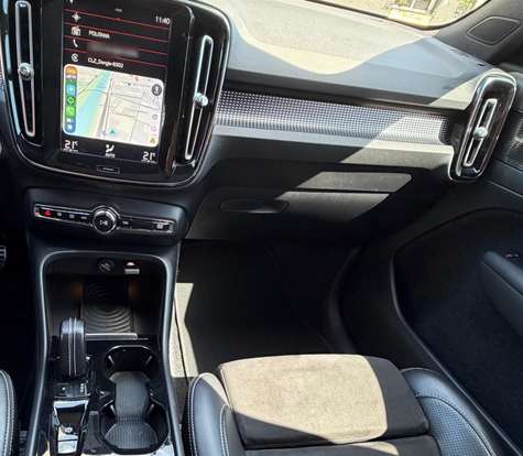 VOLVO-XC40-2018