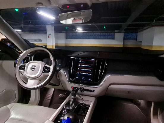 VOLVO-XC60-2.0 T5 GASOLINA MOMENTUM AWD GEARTRONIC VOLVO-XC60-2018