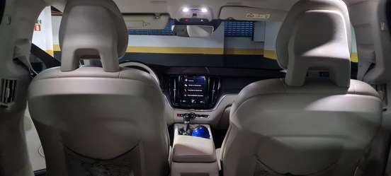 VOLVO-XC60-2018