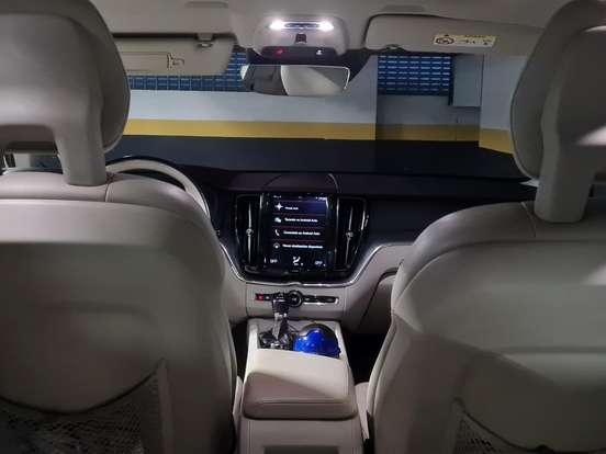 VOLVO-XC60-2.0 T5 GASOLINA MOMENTUM AWD GEARTRONIC VOLVO-XC60-2018