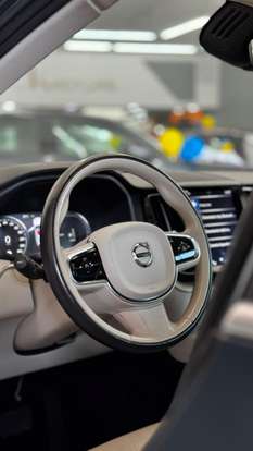 VOLVO-XC60-2020
