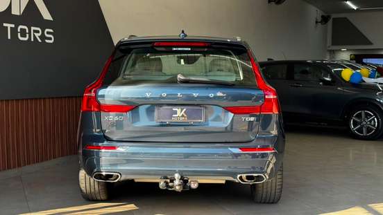 VOLVO-XC60-2020
