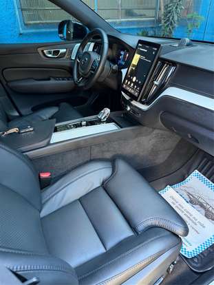VOLVO-XC60-2025