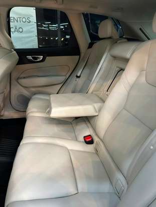 VOLVO-XC60-2024