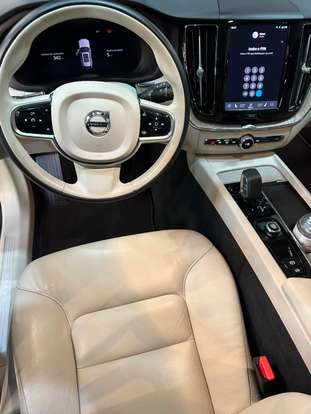 VOLVO-XC60-2024
