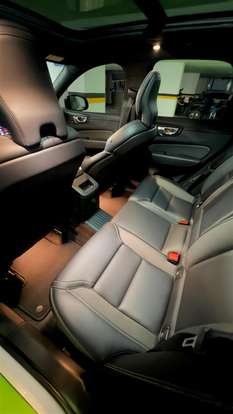 VOLVO-XC60-2023