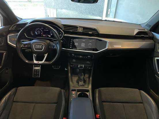 AUDI-Q3-2023