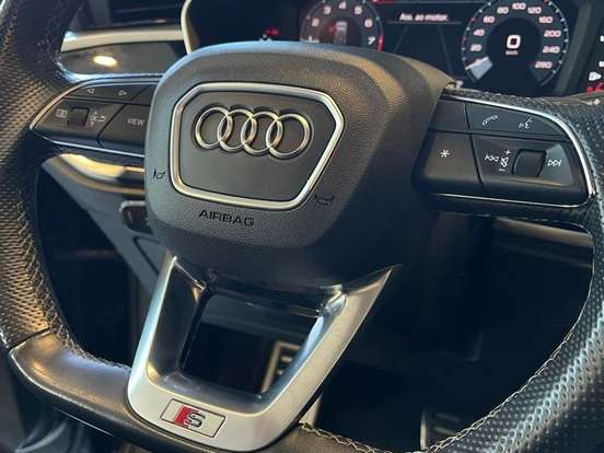 AUDI-Q3-2023