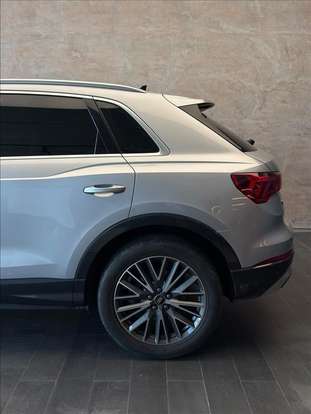 AUDI-Q3-2023