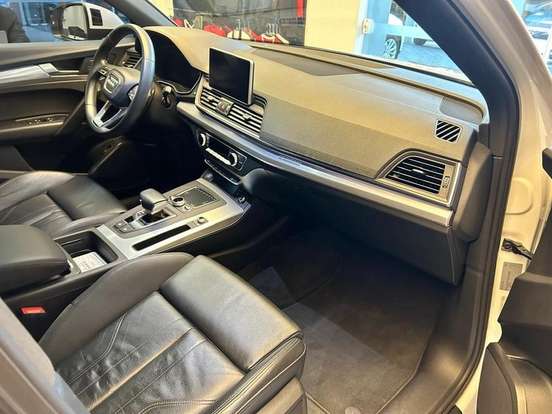 AUDI-Q5-2020