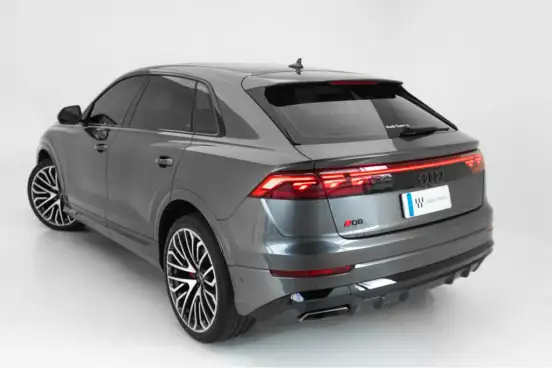 AUDI-Q8-2024