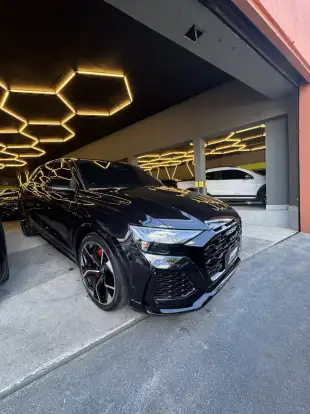 AUDI-RS Q8-2021
