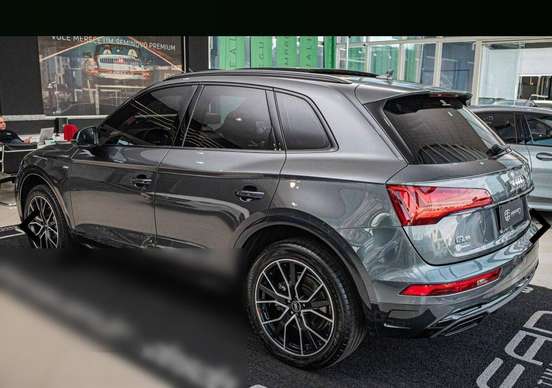 AUDI-Q5-2021