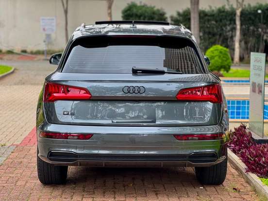 AUDI-Q5-2020